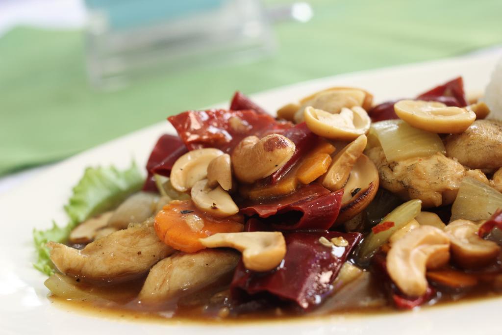 约鲁顿酒店 甘榜杰鲁登 外观 照片